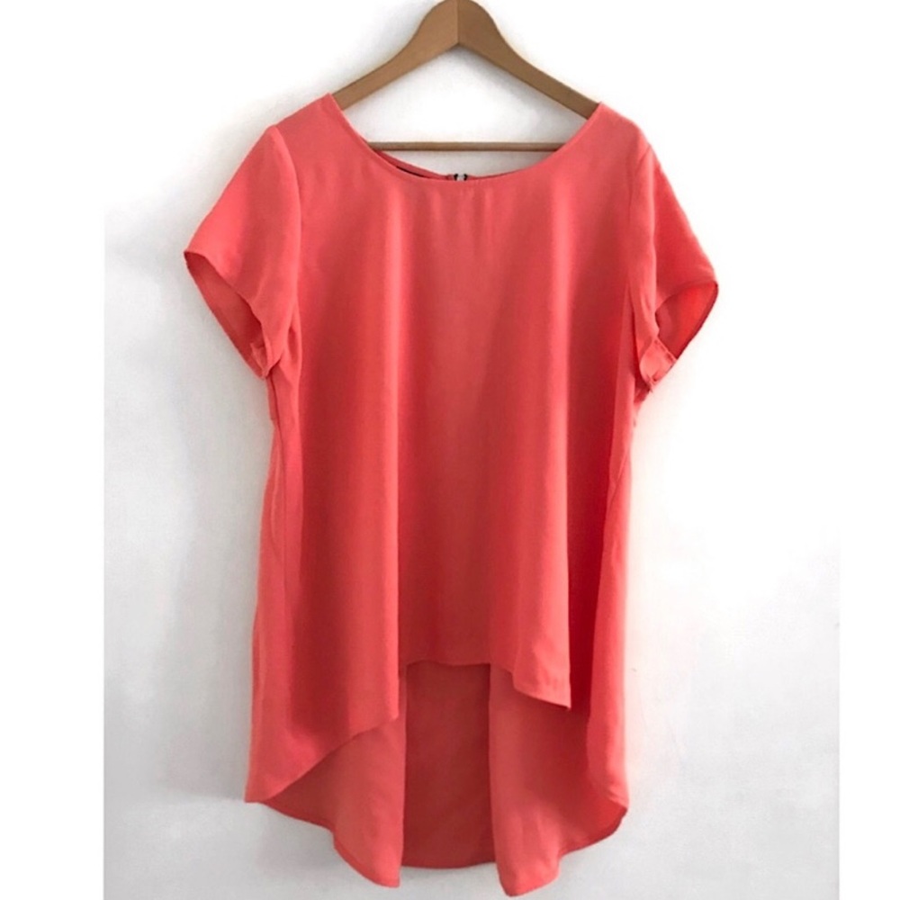 16W Coral Short Sleeve Hi Low Top 24” P2P